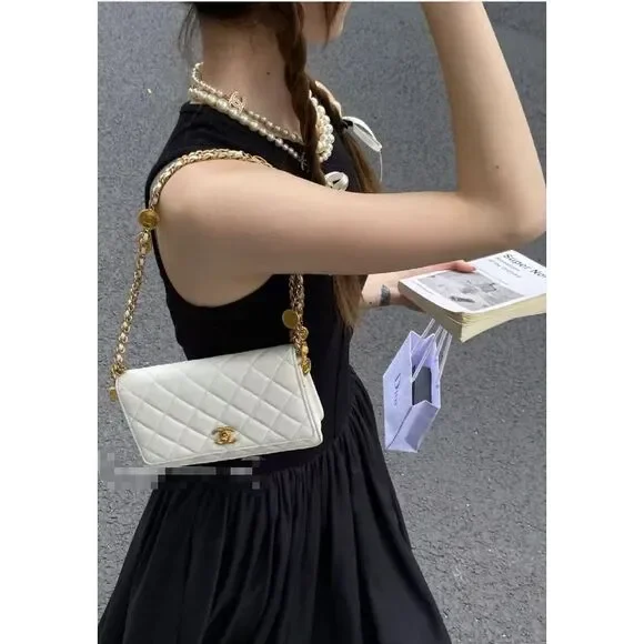 Chanel Women Pre-Loved Bag Very Good Condition - Picture 9 of 9